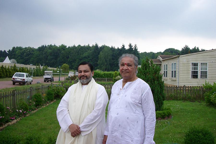 Brahmachari Girish Ji with world famous Flute Player Pundit Hari Prasad Chaurasia Ji at MERU, Holland. May 2005